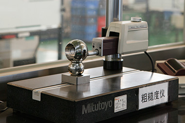 Roughness meter by Japanese Mitutoyo can inspect the surface roughness precisely.